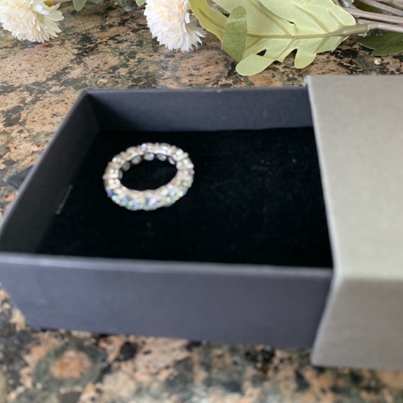 Stunning 7 carat, size 7 very heavy ring - Picture 2 of 3